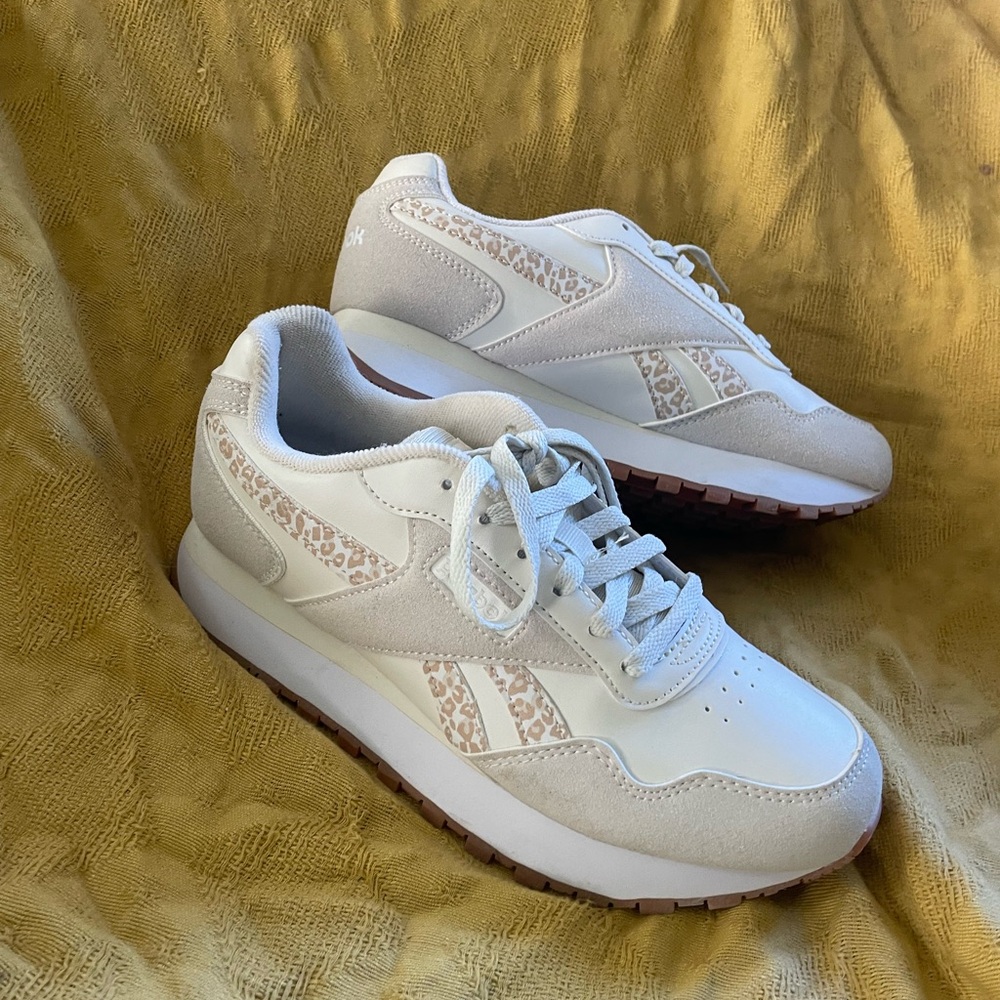 Reebok Women's Beige and White Patterned Sneakers